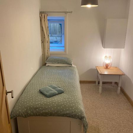 Spacious 2 Bedroom Apartment Near Seafront Пензанс Екстериор снимка