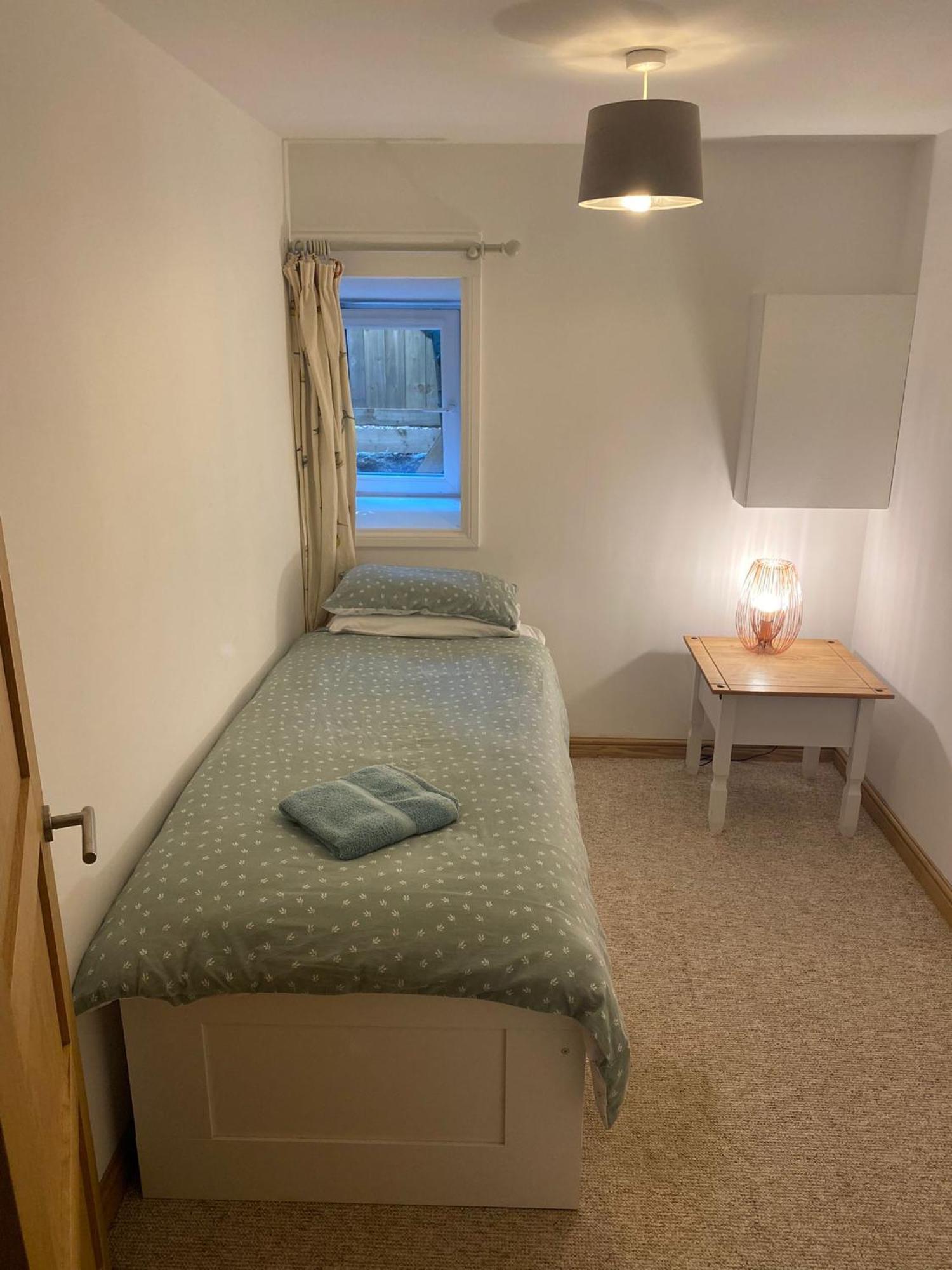 Spacious 2 Bedroom Apartment Near Seafront Пензанс Екстериор снимка