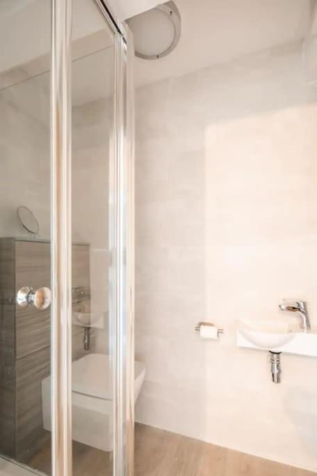 Spacious 2 Bedroom Apartment Near Seafront Пензанс Екстериор снимка